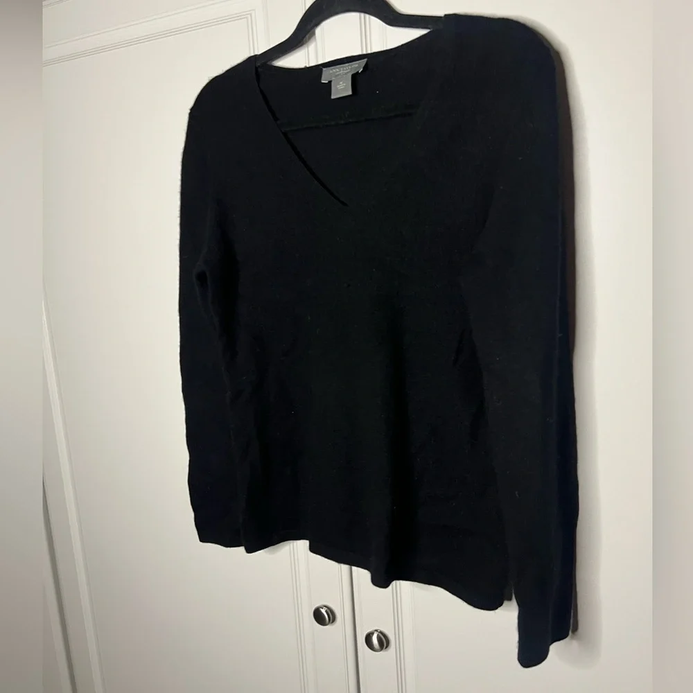 Ann Taylor 100% Cashmere Black V-Neck Sweater Medium